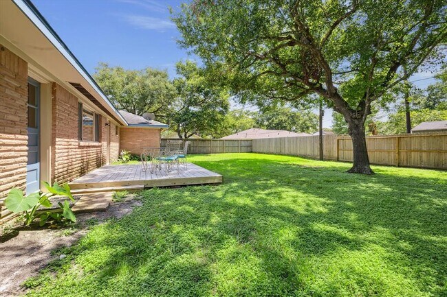Building Photo - 10622 Oasis Dr