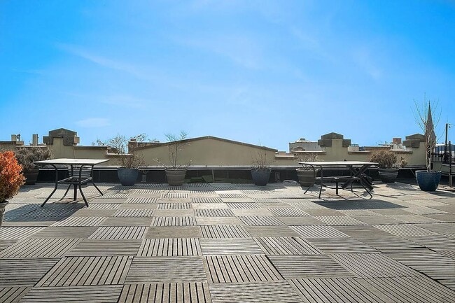 Building Photo - 251 Pacific St