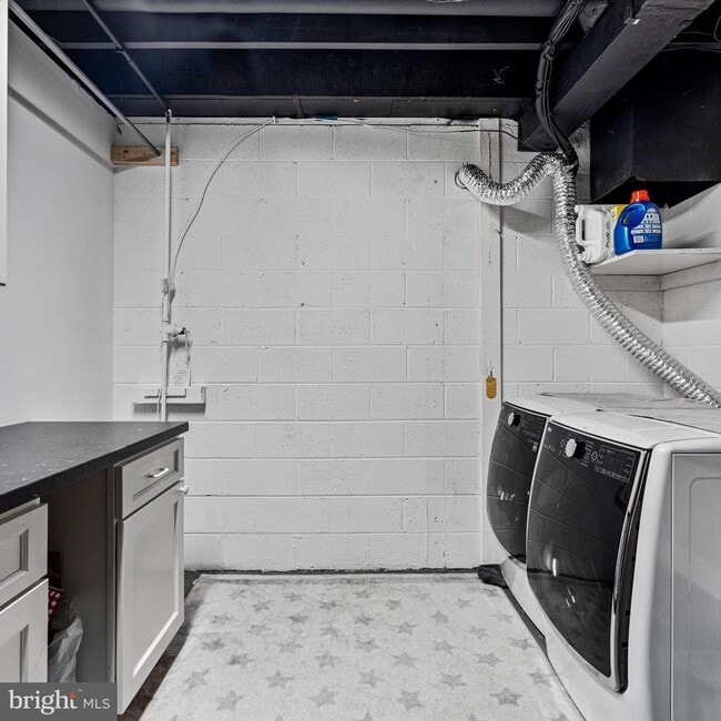 Building Photo - 3704 Oak Hill Way