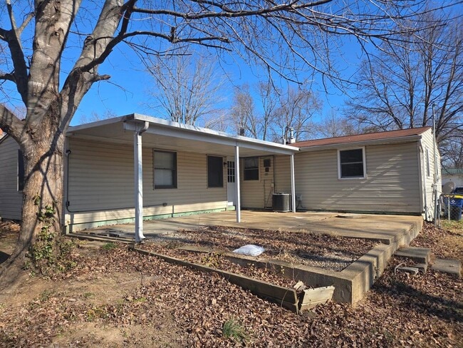 Building Photo - 645 Linden Ln