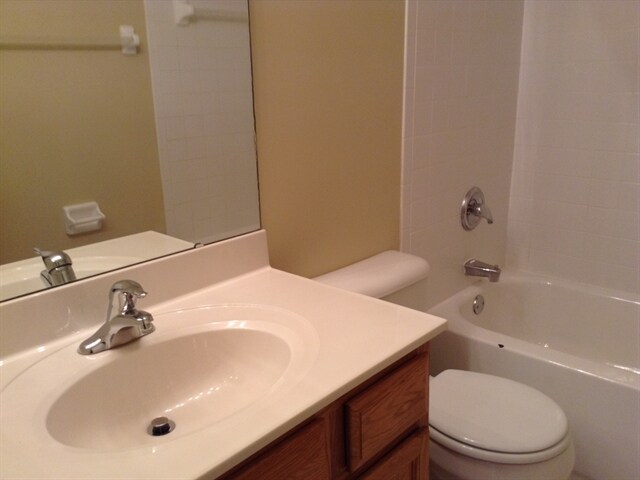 Building Photo - 2401 Oaktree Place