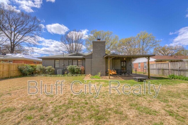 Building Photo - 1636 Whitewater Rd