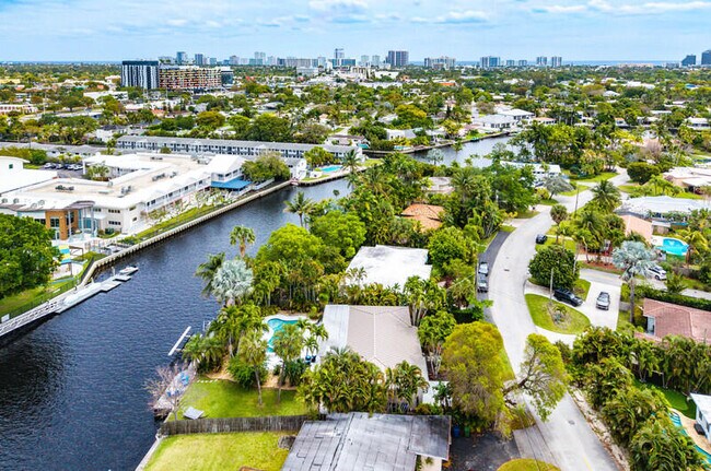 Building Photo - 1733 Coral Gardens Dr