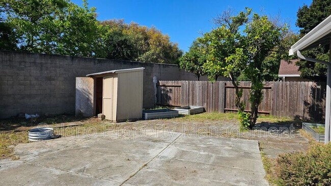 Building Photo - 771 Quartz Ln