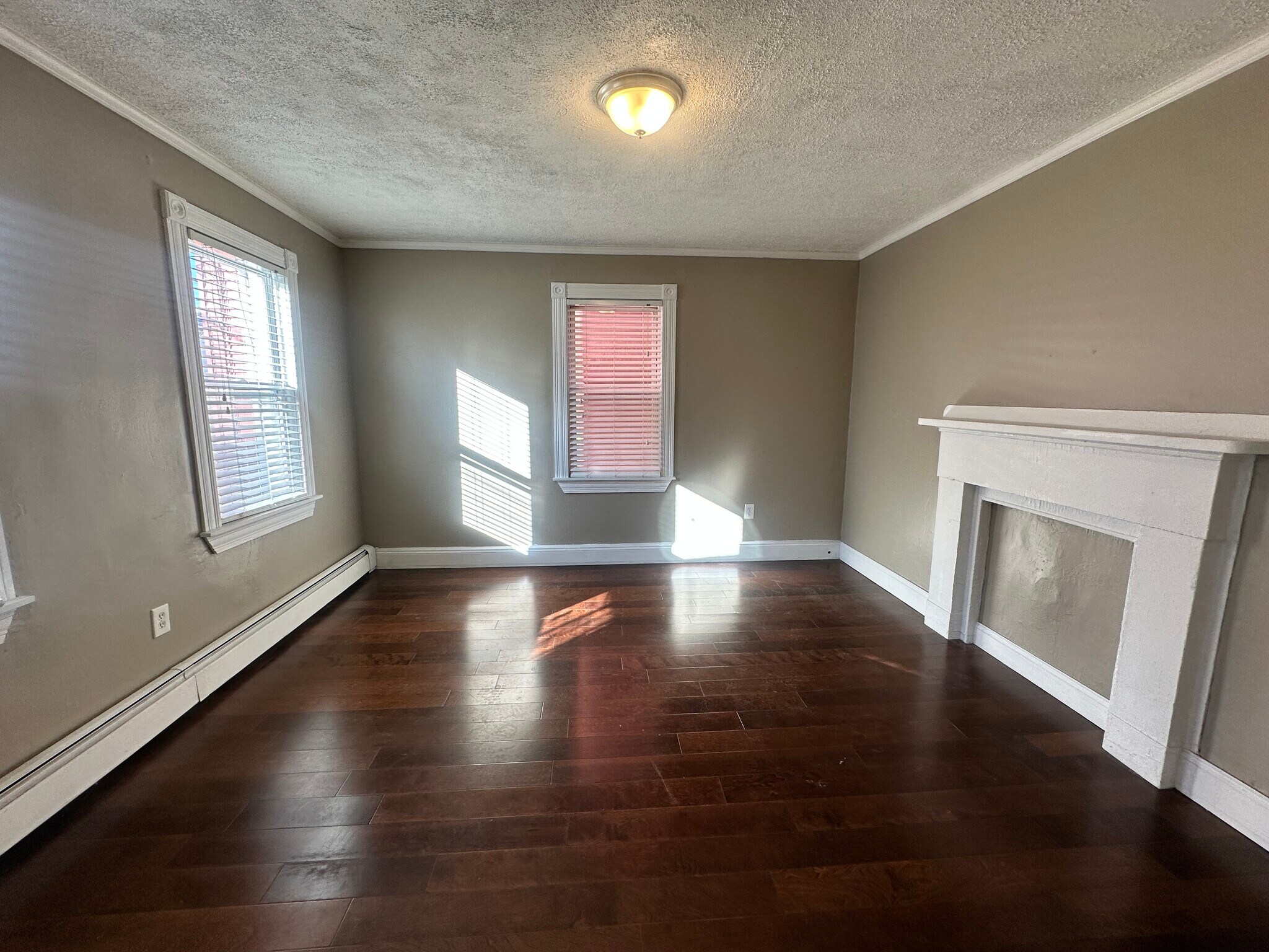 Building Photo - 20 Linden St