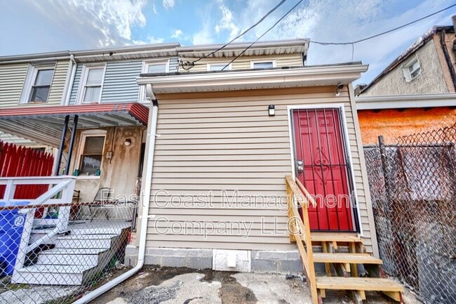 Building Photo - 1527 N Stricker St