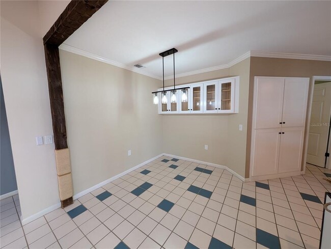 Building Photo - 1117 Lakemont Dr