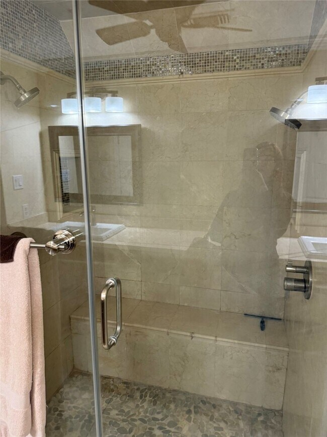 Building Photo - 2206 Hickory Lawn Dr