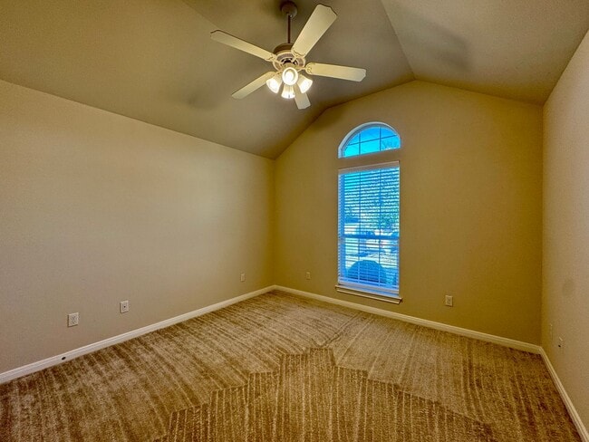 Building Photo - 3BR / 2BA Duplex in Hewitt, Texas | Midway ISD