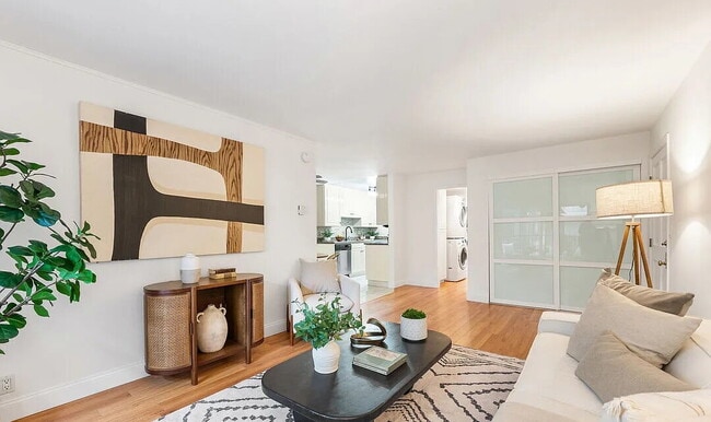 Building Photo - Spacious 1-bedroom  in the heart of Midtown Santa Monica.