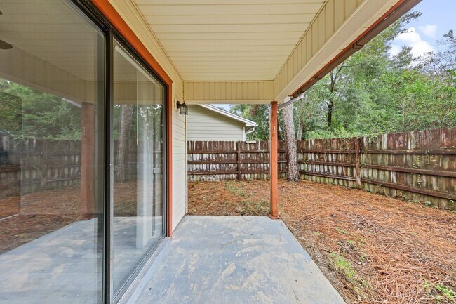 Building Photo - Charming Home in Parkwood Circle!