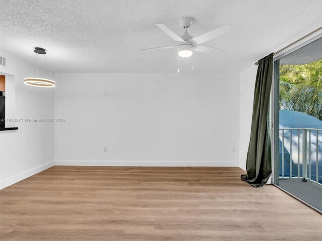 Building Photo - 1740 NW N River Dr
