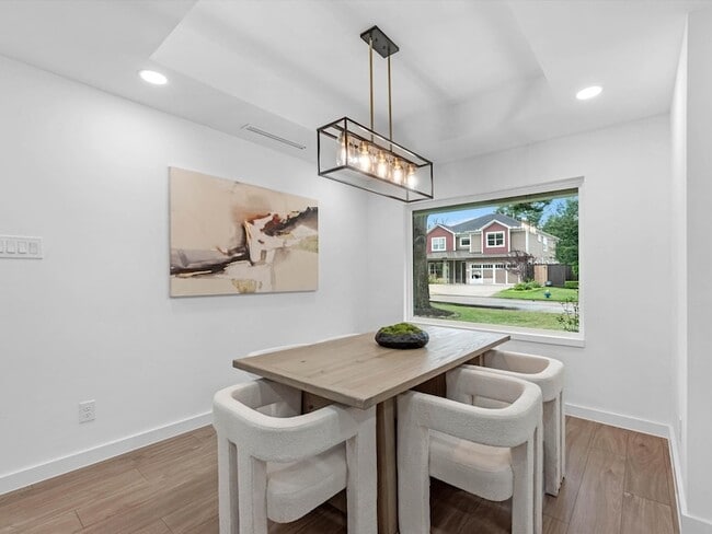 Building Photo - 1826 Woodcrest Dr