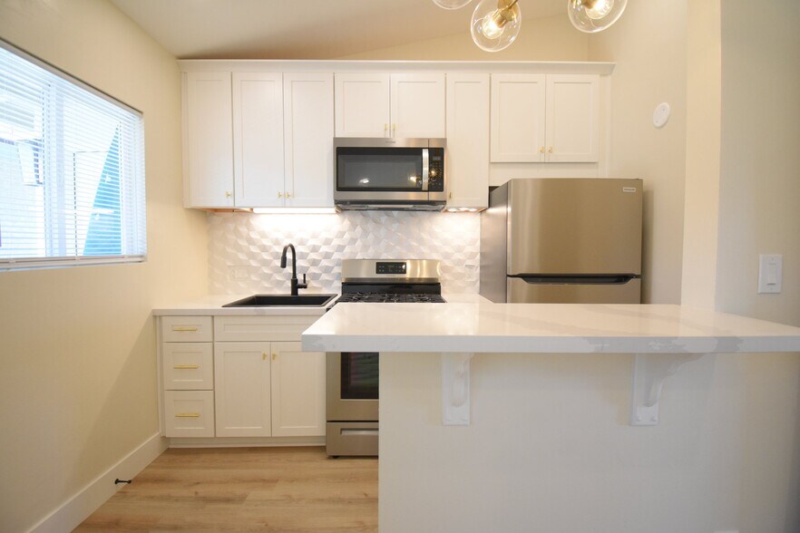 Building Photo - 1312 S Pacific St