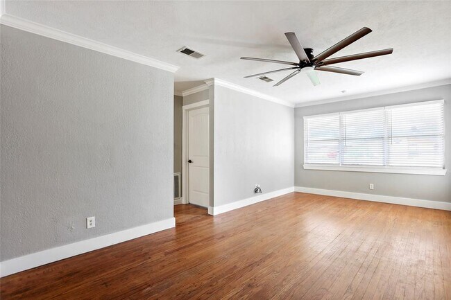 Building Photo - 2115 Linden Creek Ln