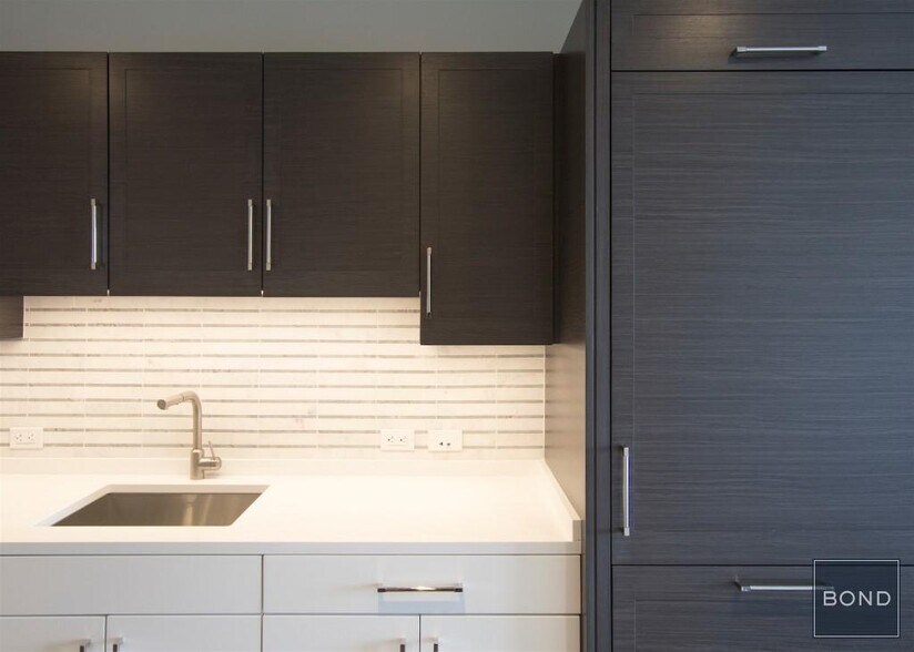Building Photo - 555 Tenth Avenue