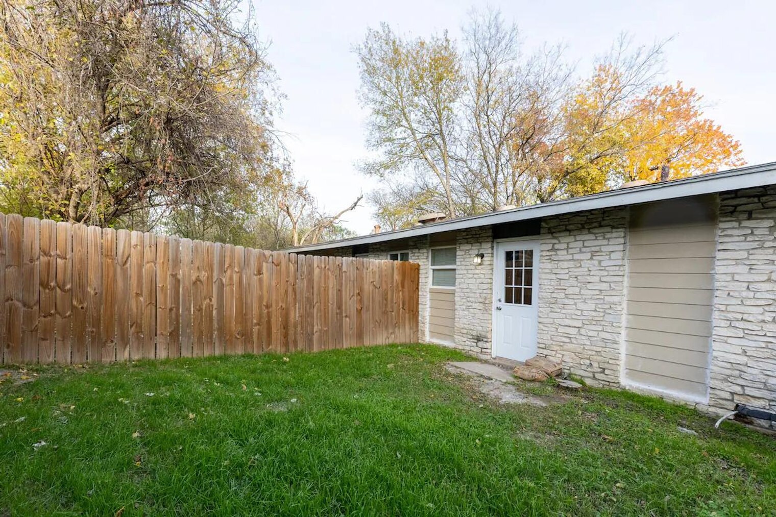 Building Photo - 6302 Manor Rd