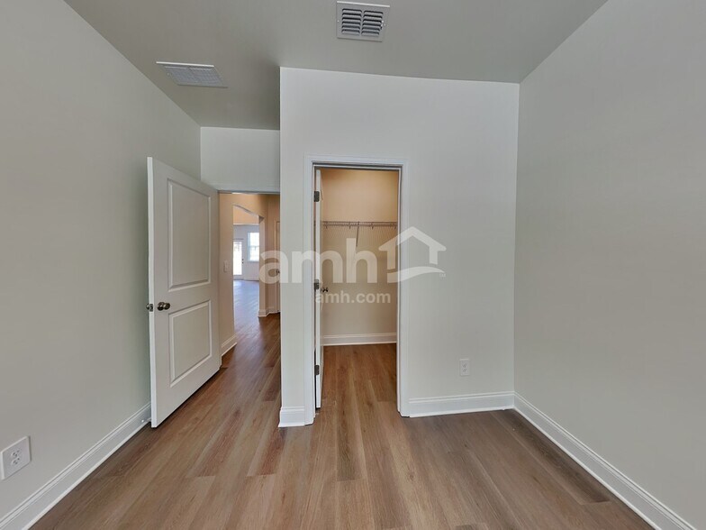 Building Photo - 3642 Creek View Cir