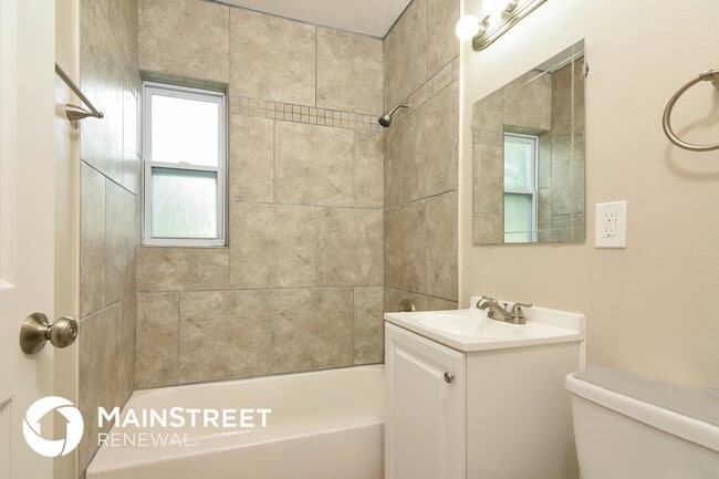 Building Photo - 3409 W Paxton Ave