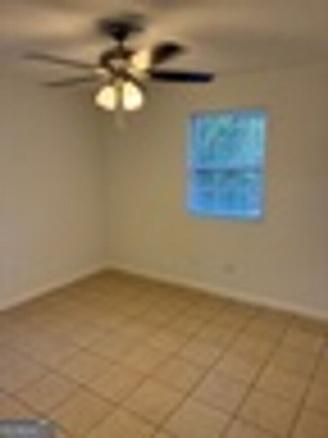 Building Photo - 605 Douglas Dr