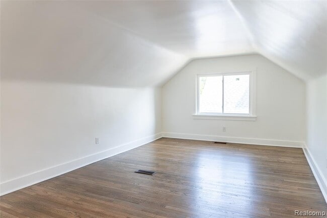 Building Photo - 21200 Collingham Ave