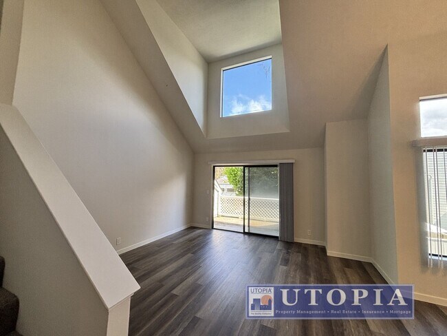 Building Photo - Newly Remodeled 2 Bed 1 Bath Unit Right Near Cabrillo College