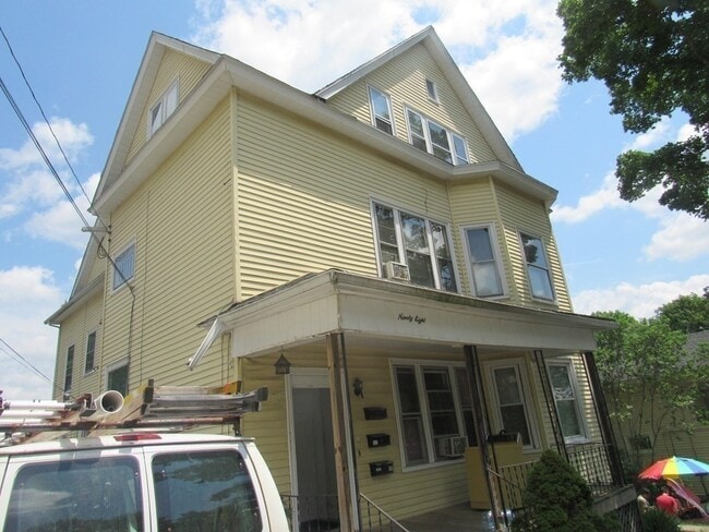 Building Photo - 98 Brookline St