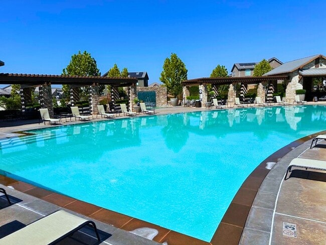 Building Photo - $2,390 Riverstone Community 3 Bd, Hwy 41 & Ave 12, Solar - Timberline Way, Madera