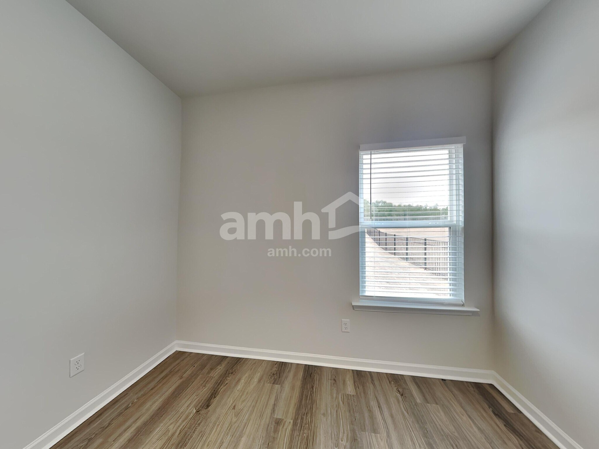 Building Photo - 3240 Emberly Dr