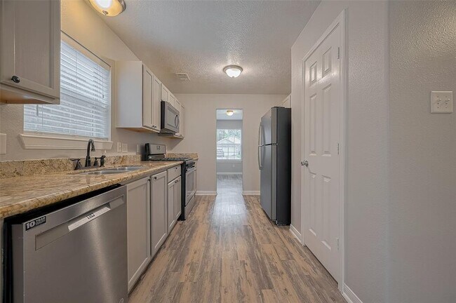 Building Photo - 5009 Willow Point Dr