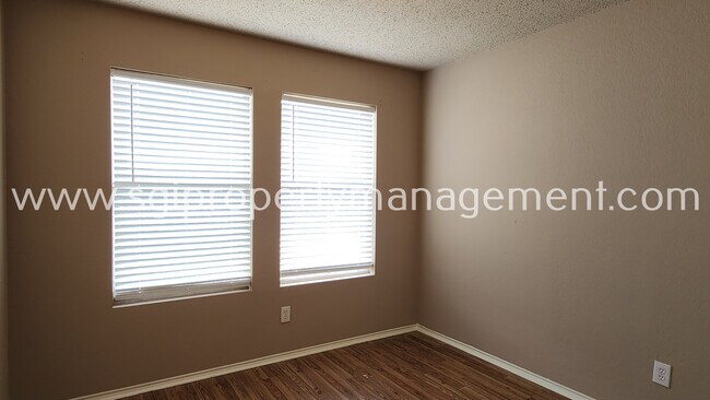 Building Photo - 8005 Mosstree Dr