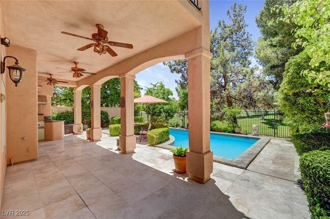 Building Photo - 9005 Opus Dr