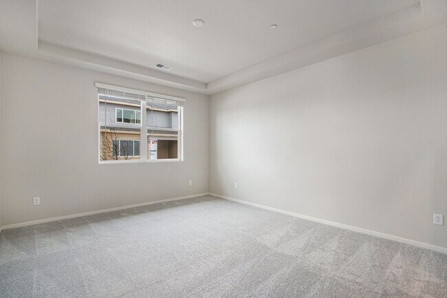 Building Photo - Luxury Rowhouse w/ Over-sized Garage