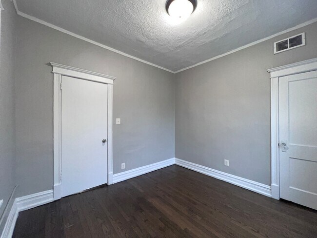 Building Photo - 2707 E 78th St