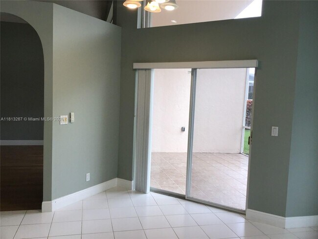 Building Photo - 175 Jones Creek Dr