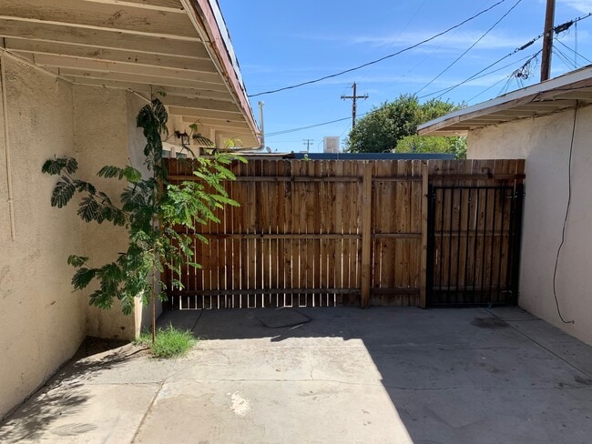 Building Photo - 3913 E Calle De Ricardo