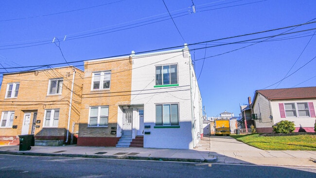Building Photo - 547 N Connecticut Ave