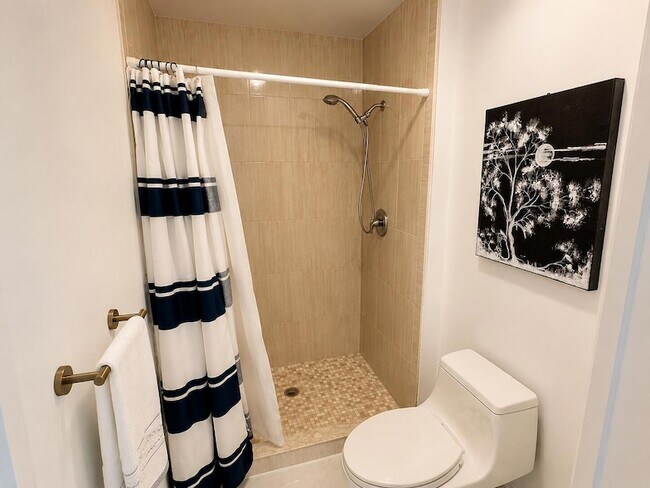 Building Photo - 5570 Tamberlane Cir