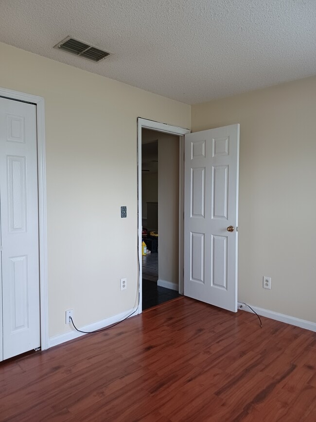 Building Photo - 464 Short Pine Cir