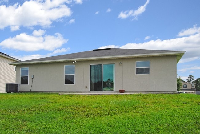 Building Photo - On the Pond in Timber Creek!