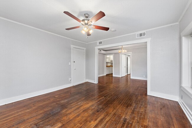 Interior Photo - 4201 KENWOOD