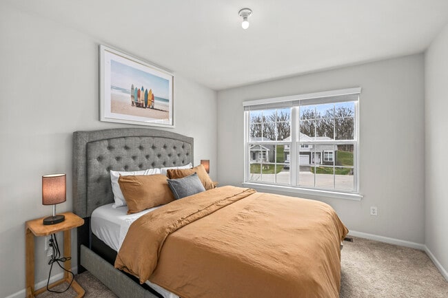 Building Photo - 1868 Forest View Ct