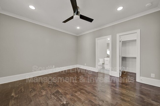 Building Photo - 2011 Sharon Ave