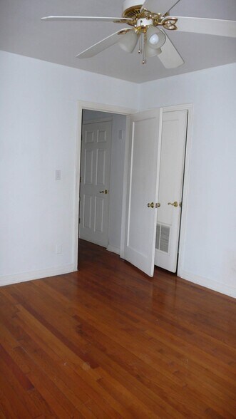 Building Photo - 1530 11th Ave N