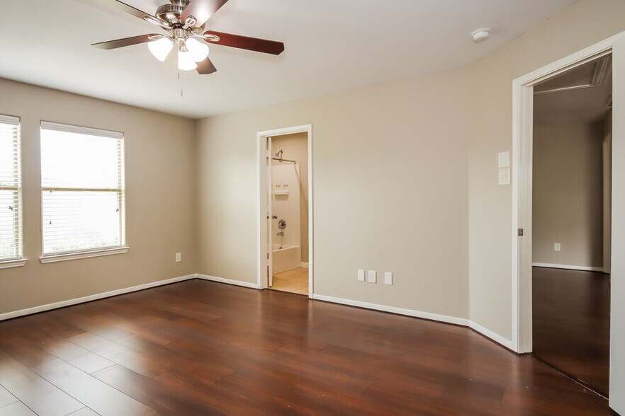 Building Photo - 4601 Clemwood Ln