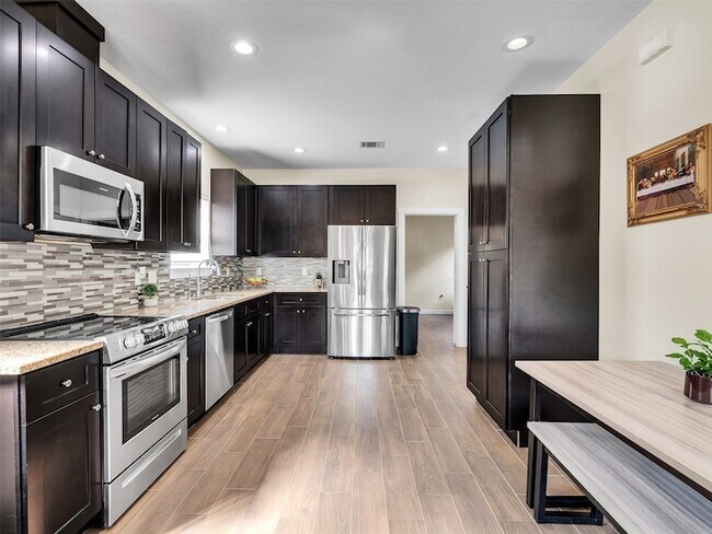 Building Photo - 16984 W Juneau St