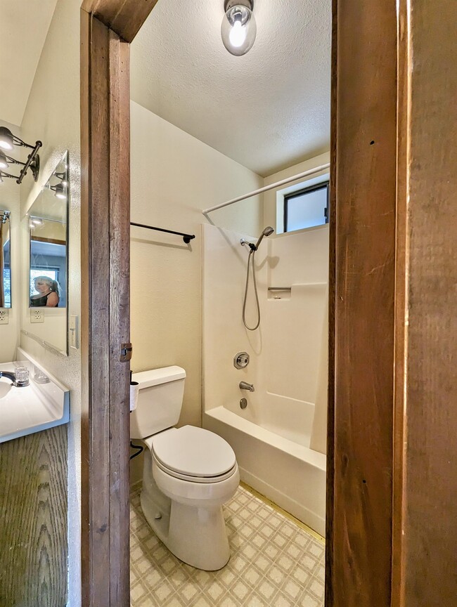 Building Photo - 16481 Tony Ct