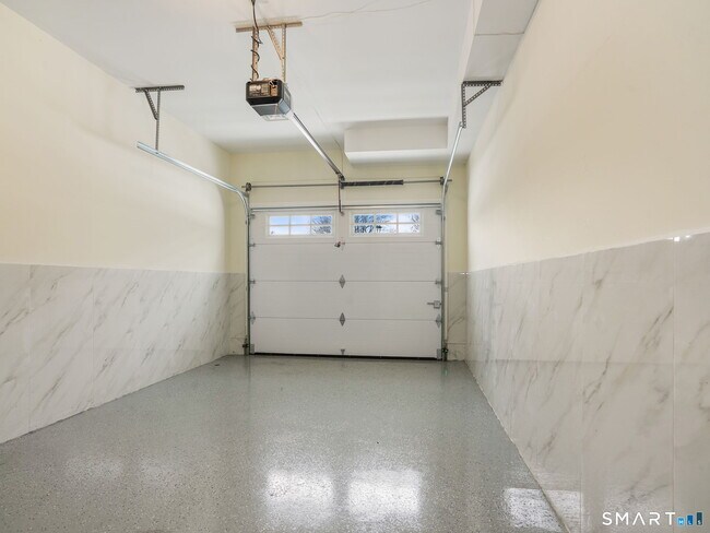 Building Photo - 6 Beacon Square