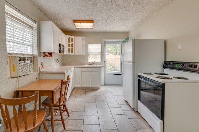 Building Photo - 406 Marsha St