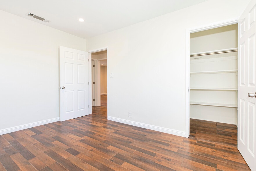 Building Photo - 17425 Emelita St